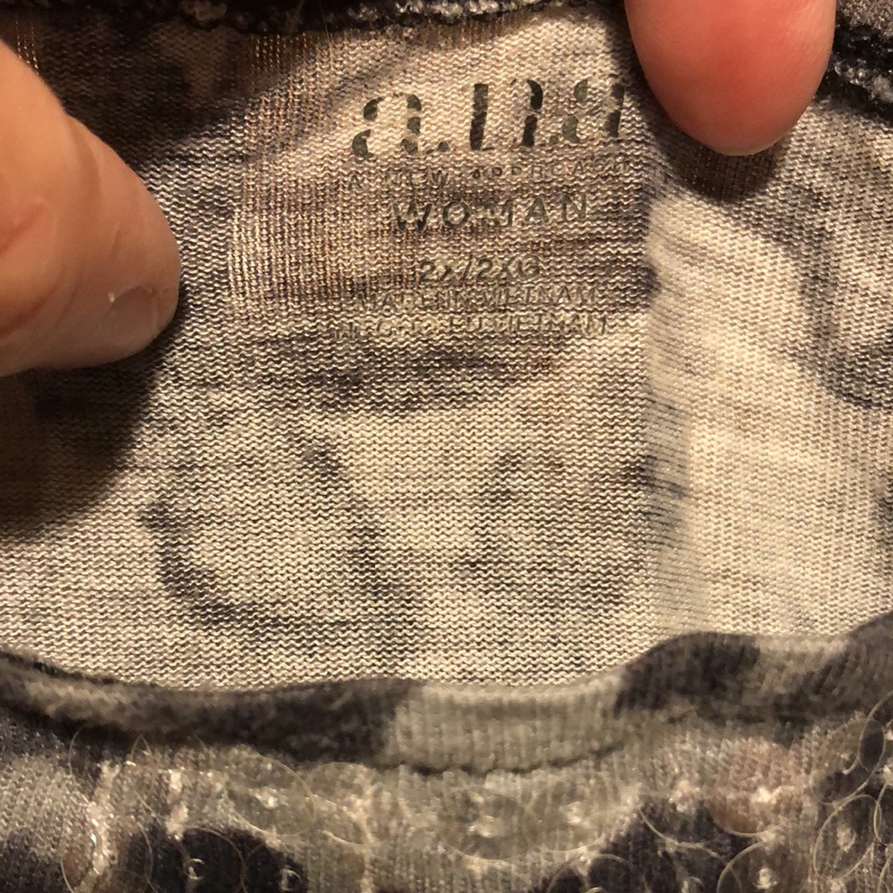 Plus size top - Picture 2 of 2